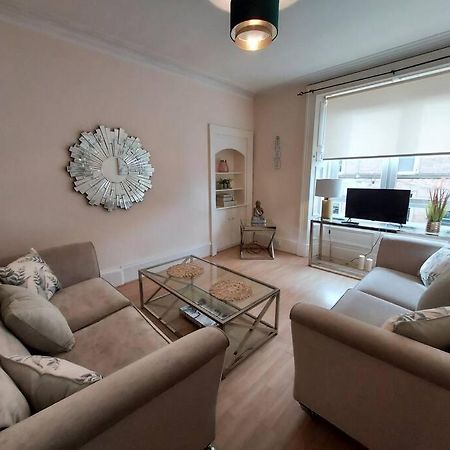 Lovely 2 Bedroom Apartment In The Centre Of Hawick Esterno foto