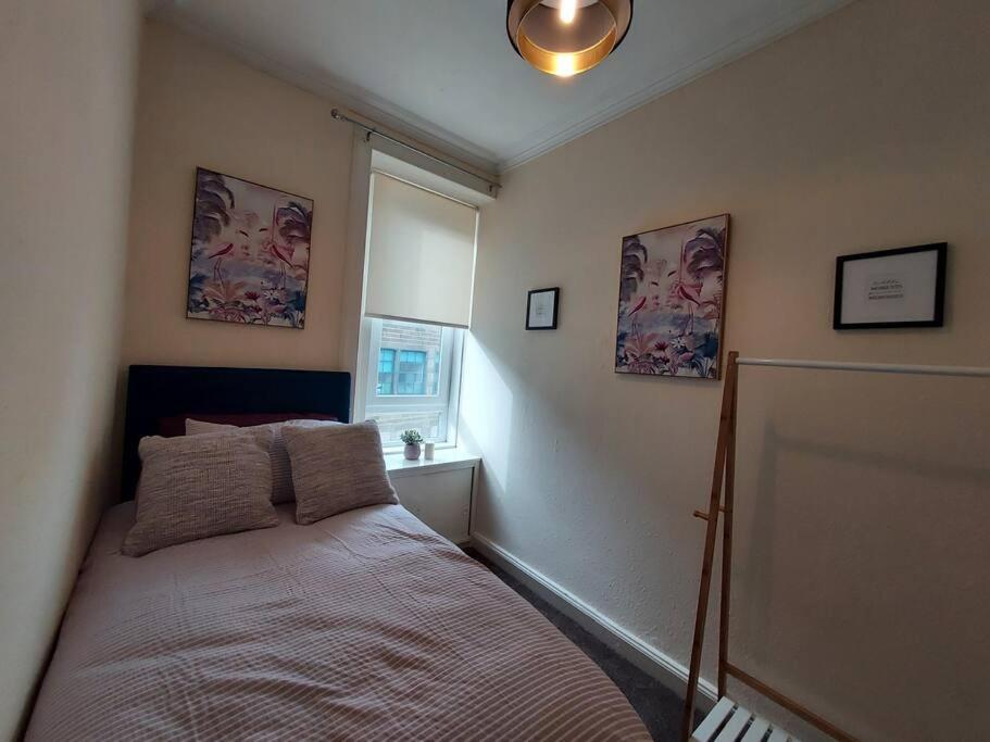 Lovely 2 Bedroom Apartment In The Centre Of Hawick Esterno foto